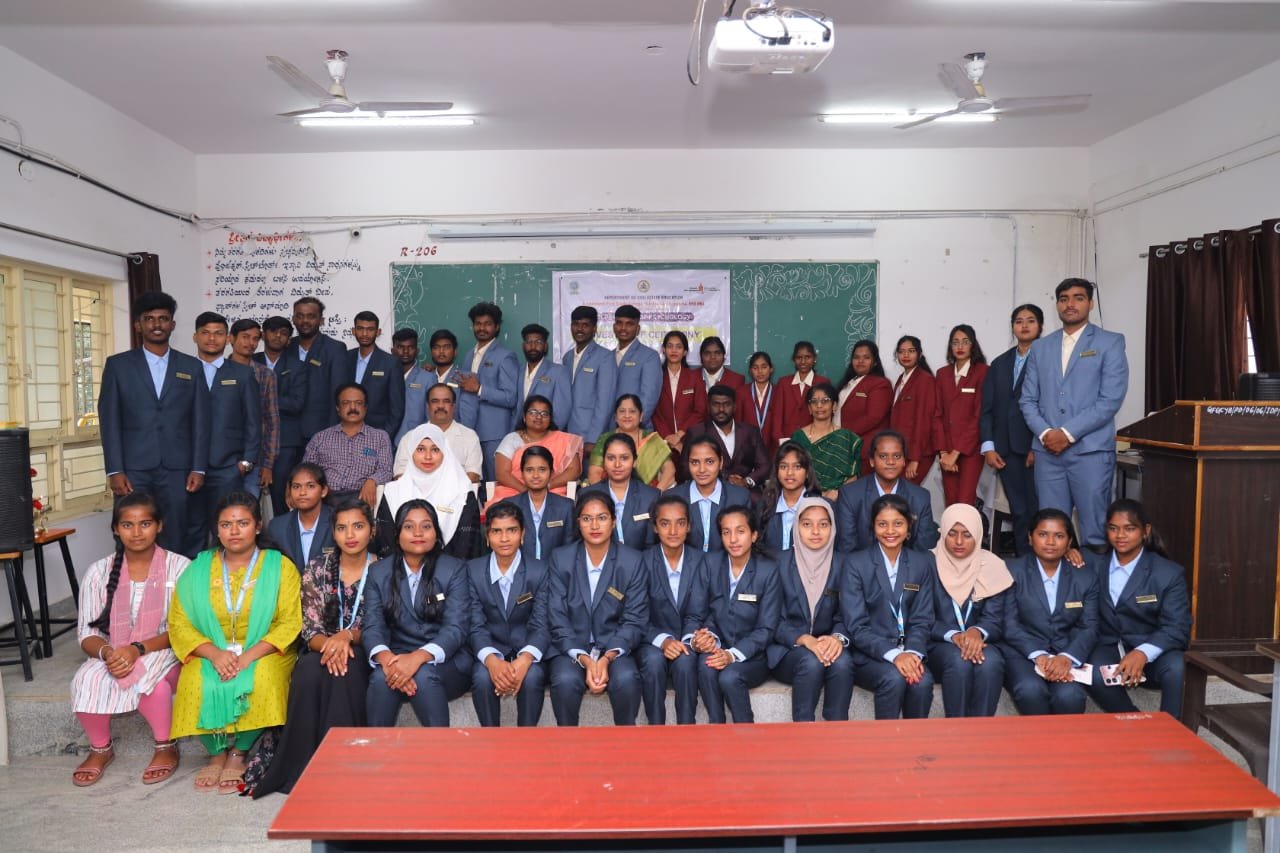 Faculty and students group photo